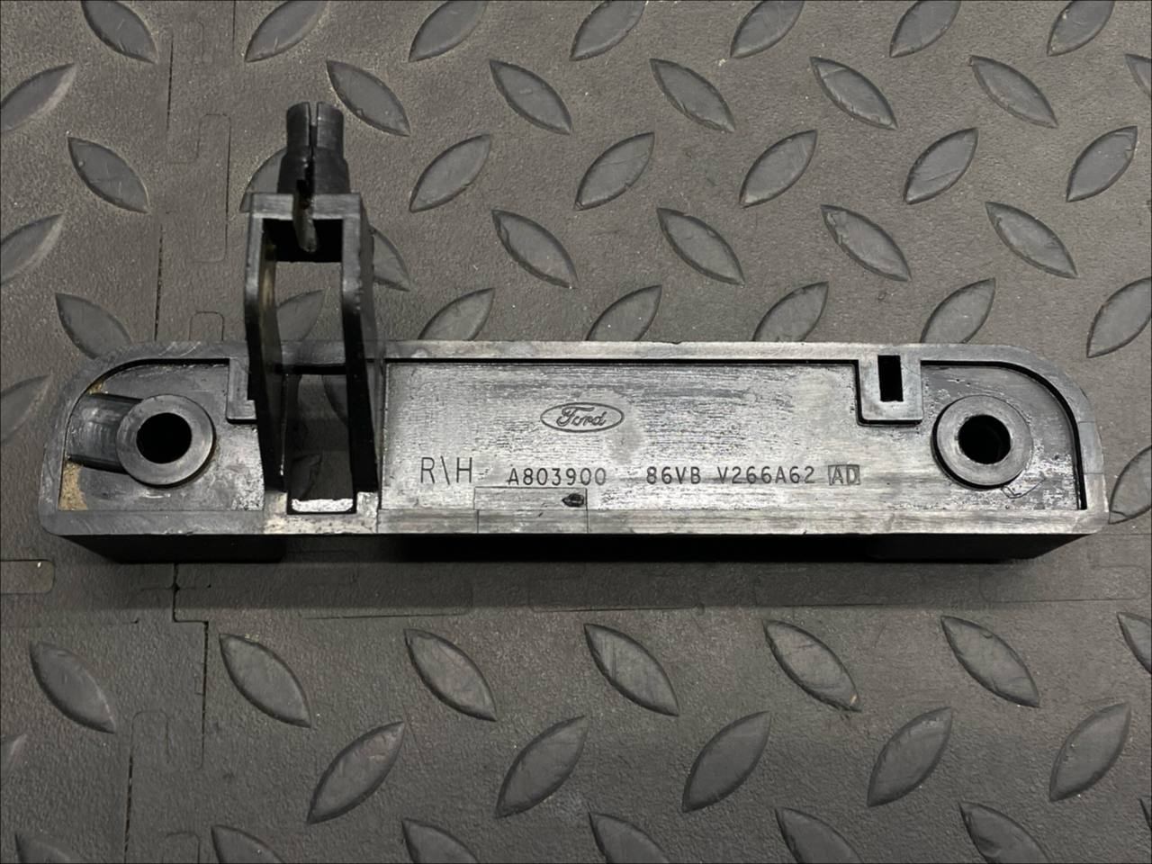 Ручка двери сдвижной правая Ford Transit 2000-2006