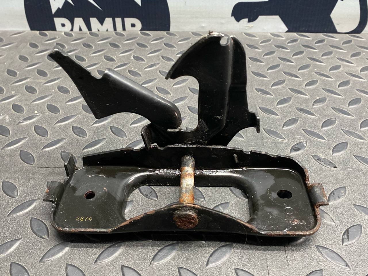 Замок капота Chrysler PT Cruiser 2000-2010