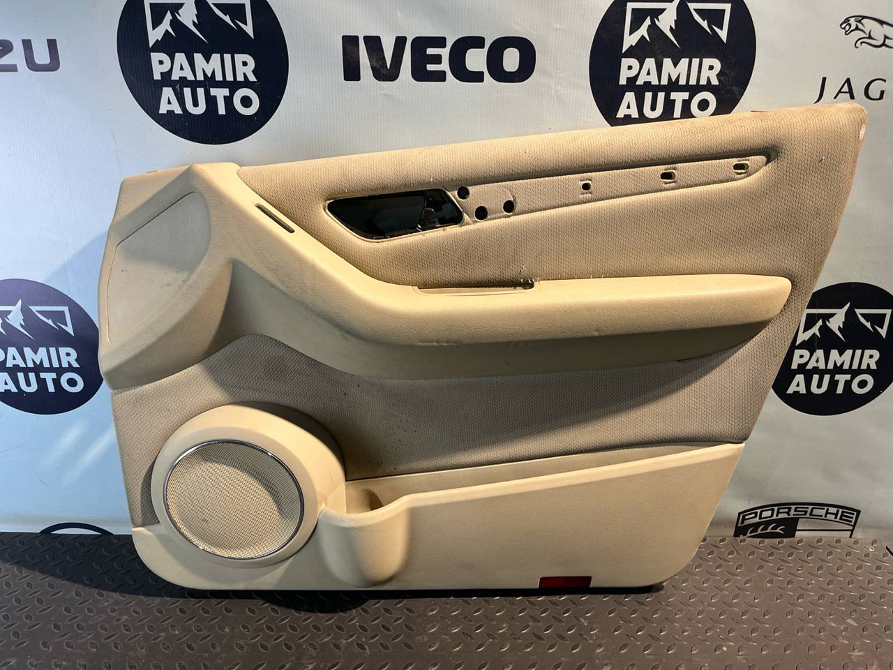 Обшивка двери передняя правая Mercedes B/W245 2005-2011