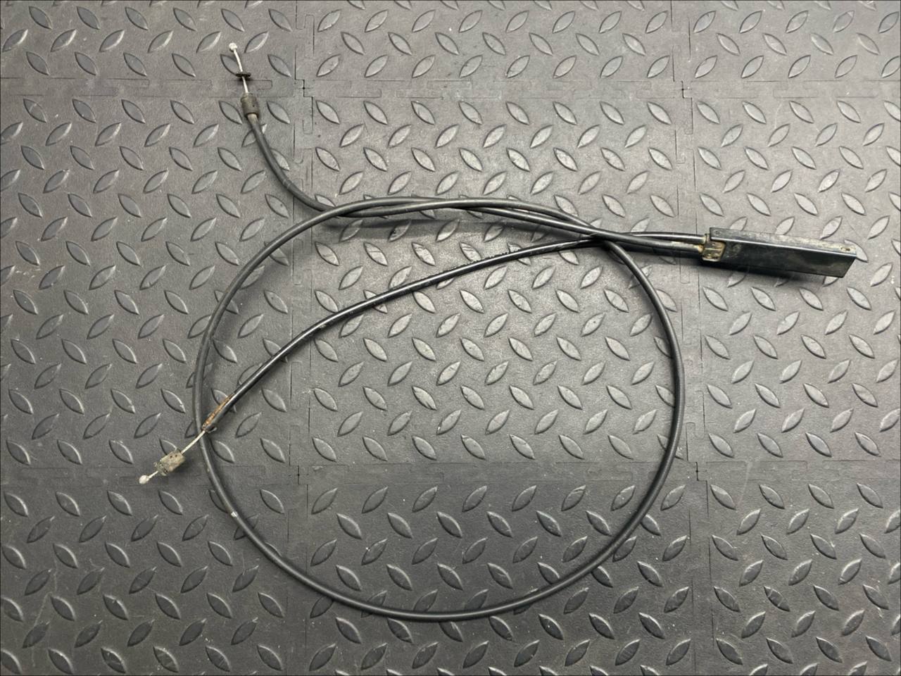 Трос замка капота BMW 3/E90 2004-2013