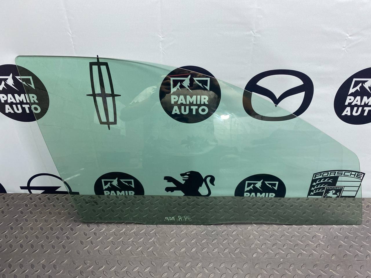 Стекло двери переднее правое Ford Mondeo/3 2000-2007