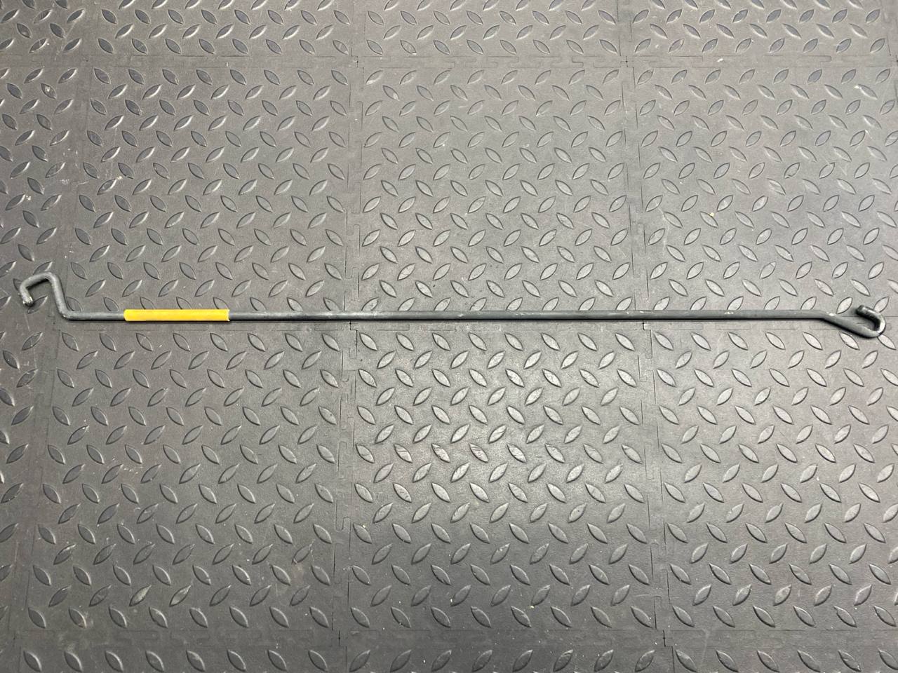 Держатель капота Mercedes B/W245 2005-2011