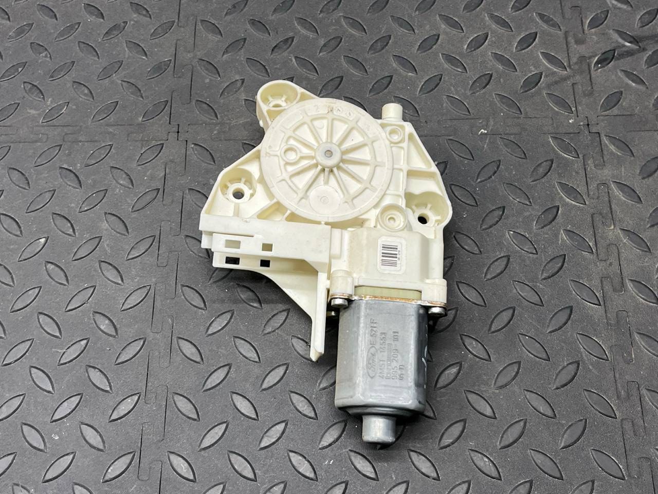 Моторчик стеклоподъемника передний правый Ford Focus/2 2004-2011