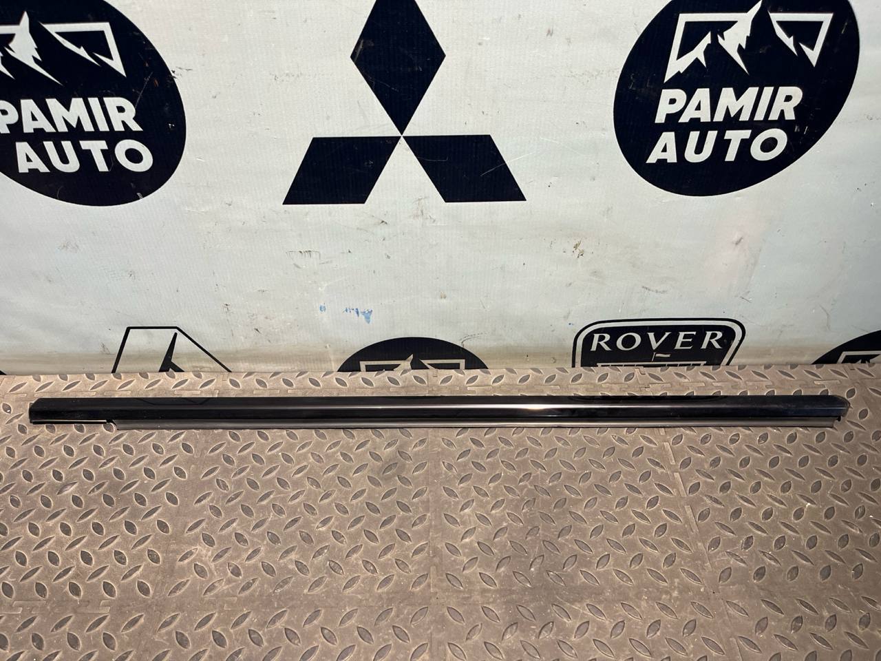 Уплотнитель двери передний левый Mercedes E/W211 2002-2009