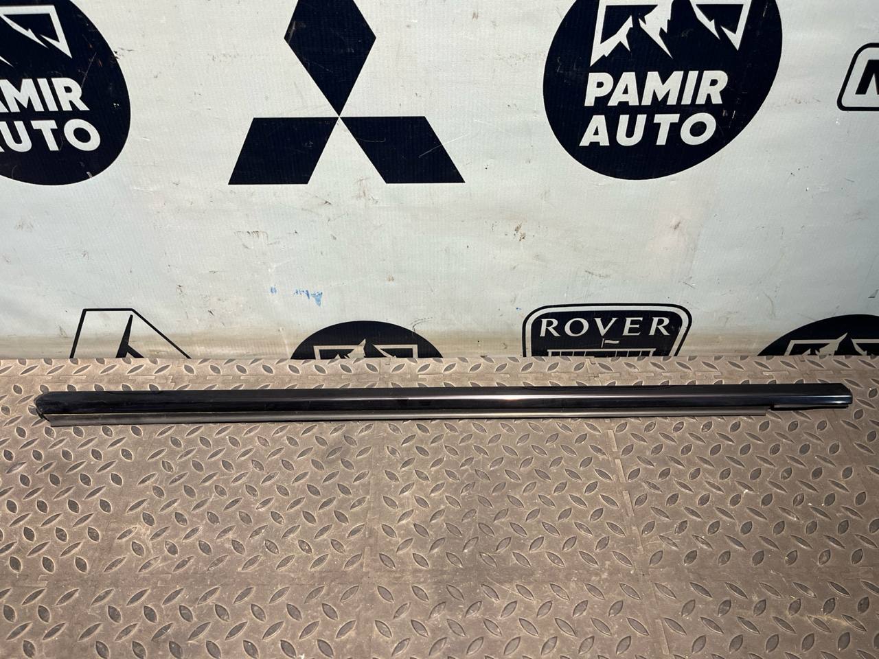 Уплотнитель двери передний правый Mercedes E/W211 2002-2009