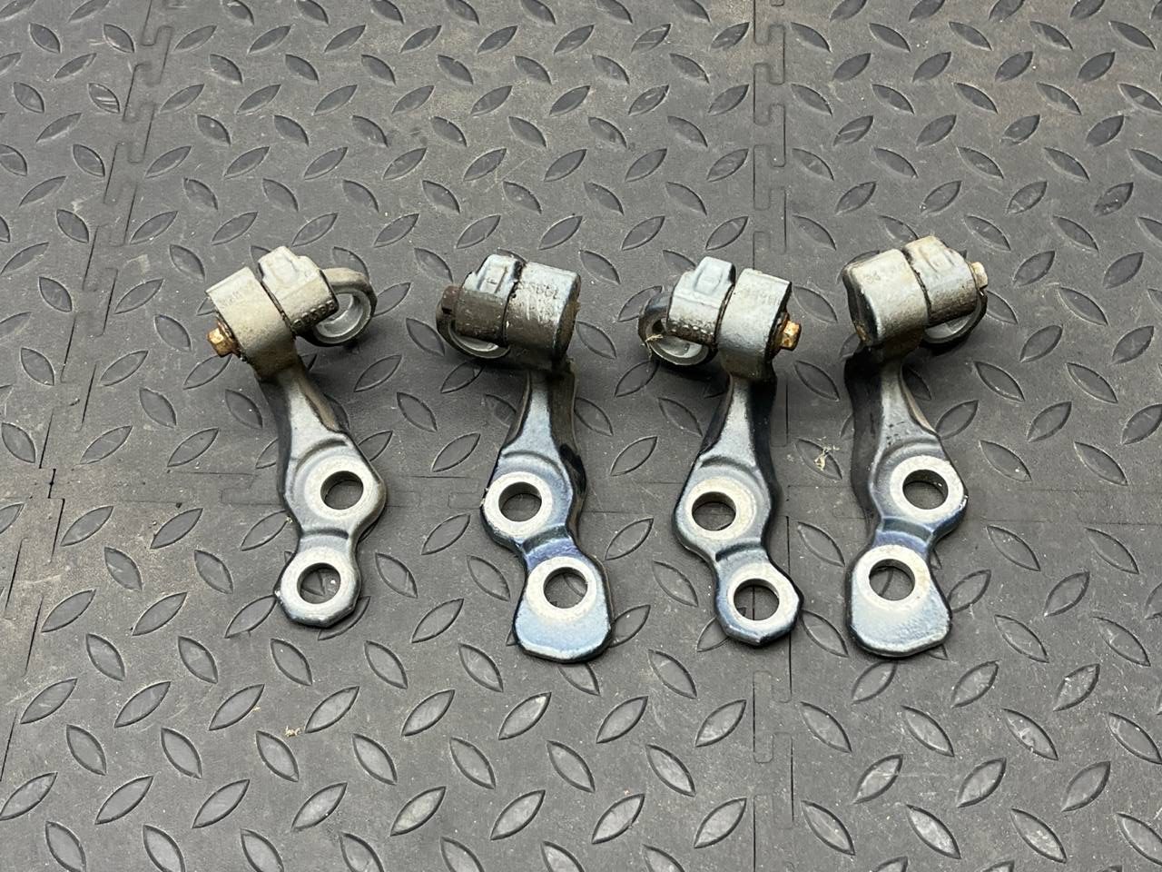 Петля двери задняя Ford Focus/2 2004-2011