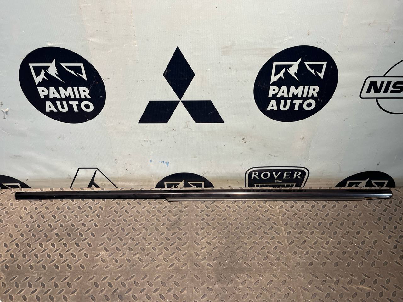 Уплотнитель двери задний левый Mercedes E/W211 2002-2009