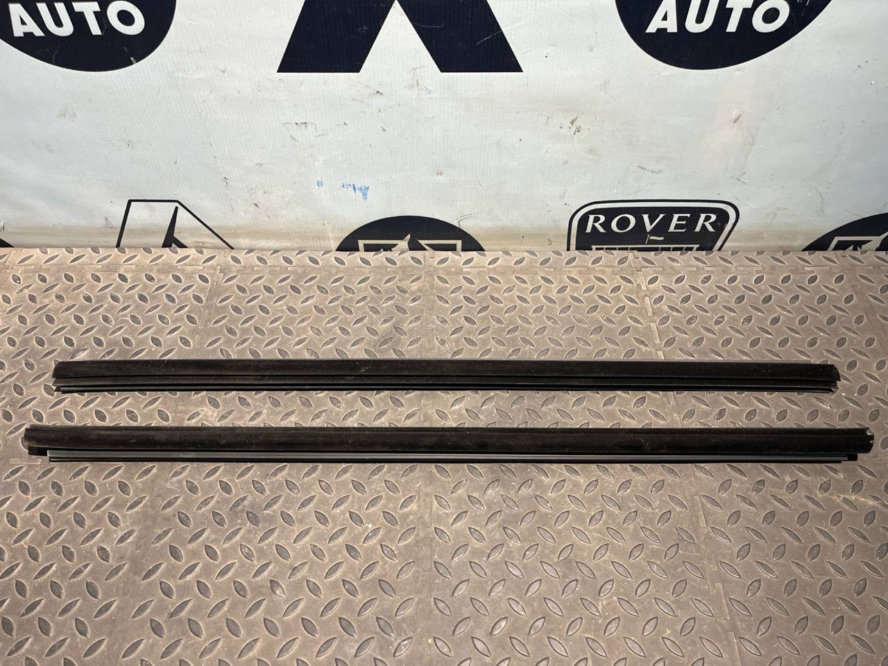 Уплотнитель двери передний Mercedes E/W211 2002-2009