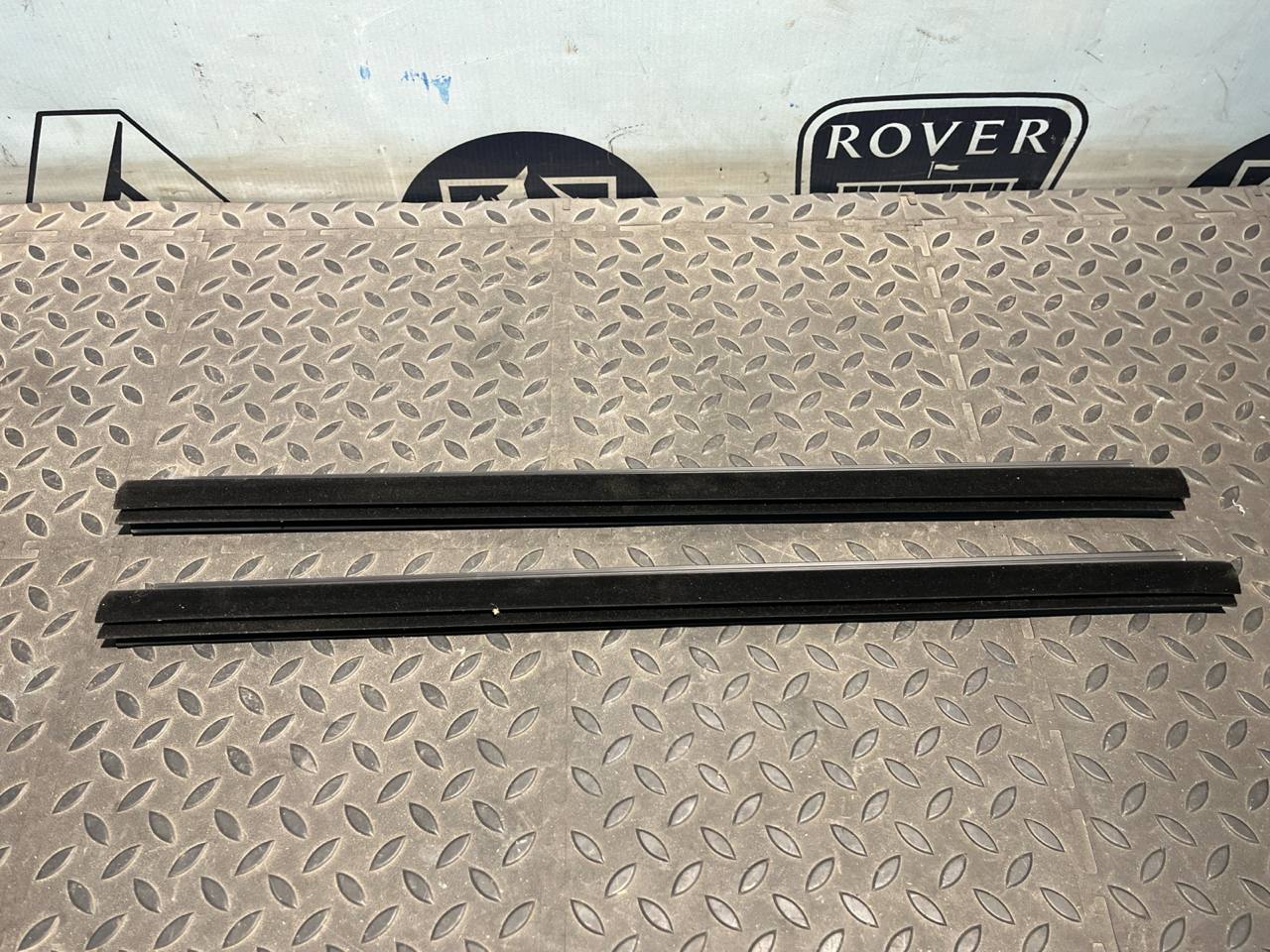 Уплотнитель двери задний Mercedes E/W211 2002-2009