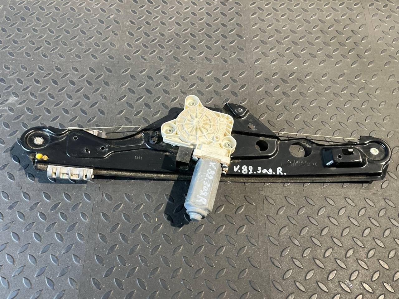 Стеклоподъемник задний правый Mercedes E/W211 2002-2009