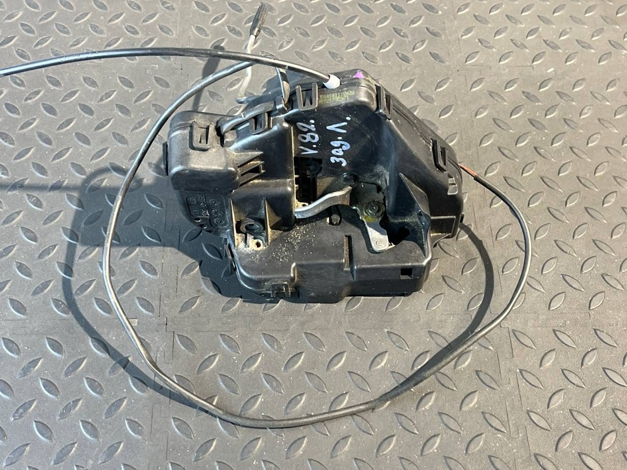 Замок двери задний левый Mercedes E/W211 2002-2009