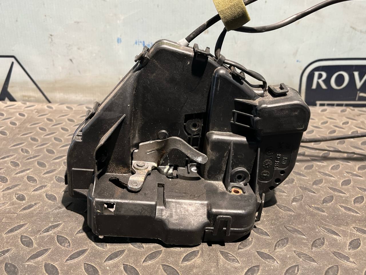 Замок двери задний правый Mercedes E/W211 2002-2009