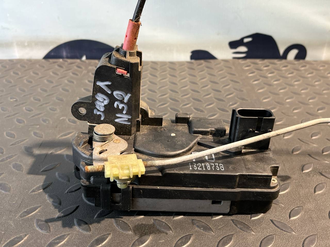 Замок двери задний левый Opel Zafira/B 2005-2014