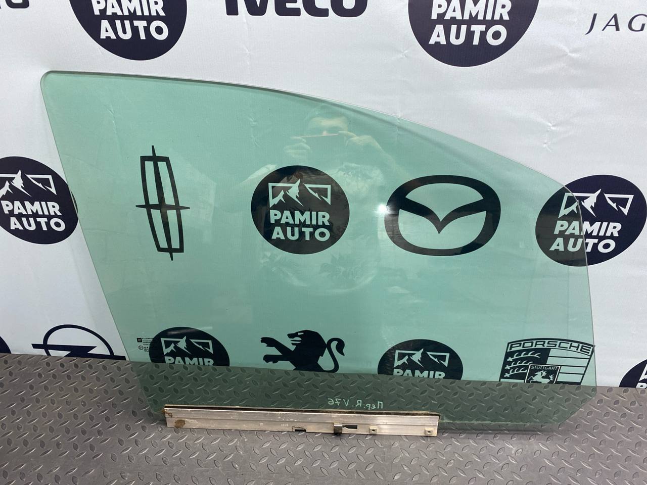 Стекло двери переднее правое Opel Zafira/B 2005-2014