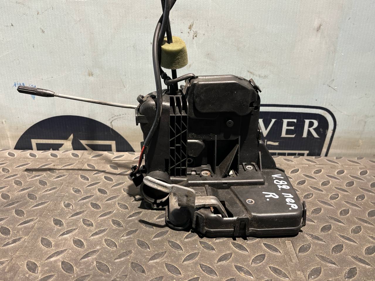 Замок двери передний правый Mercedes E/W211 2002-2009