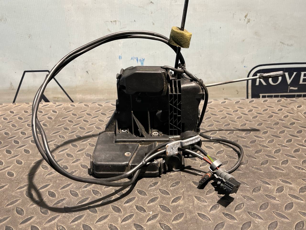 Замок двери передний левый Mercedes E/W211 2002-2009