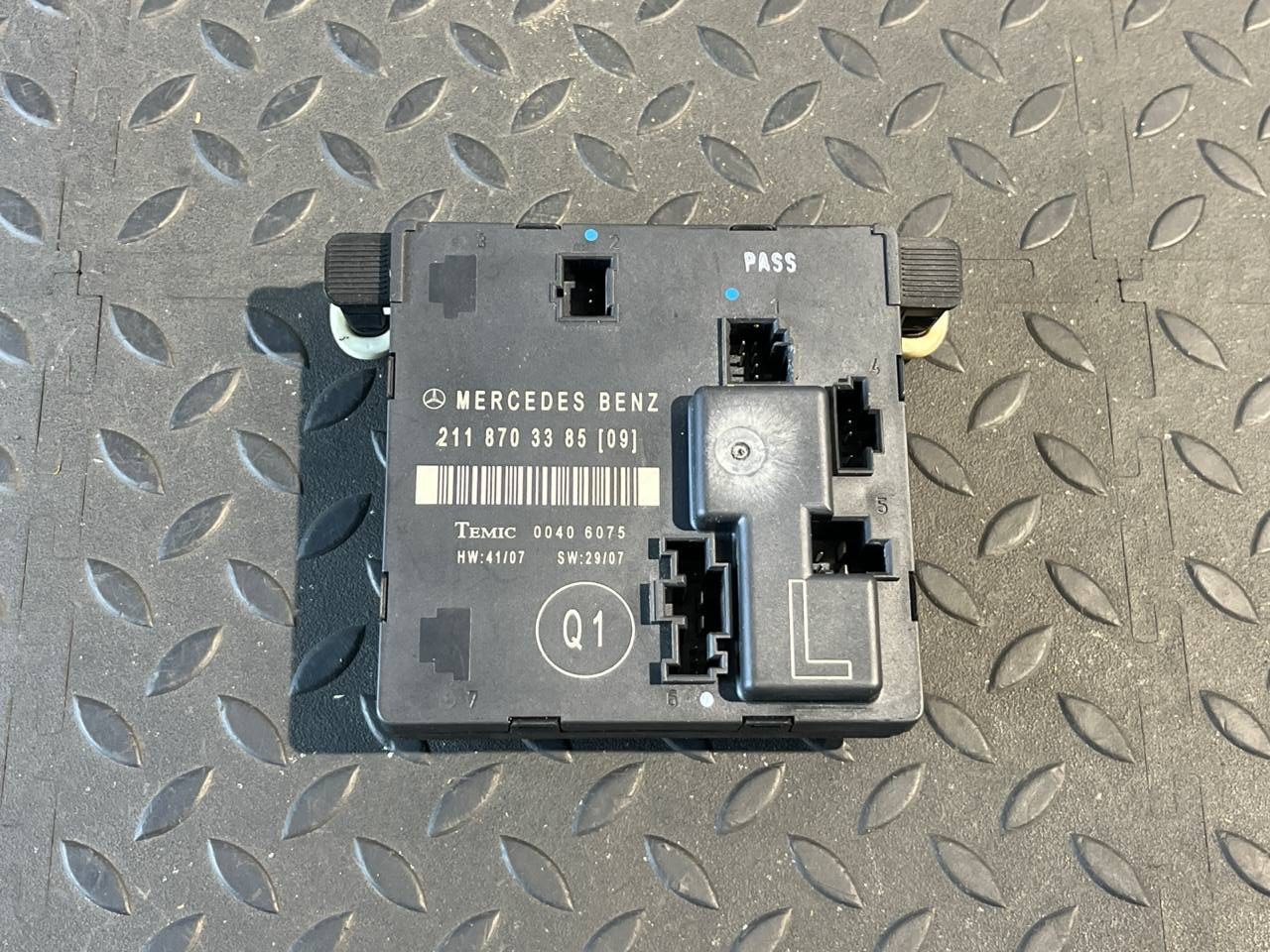 Блок комфорта двери задний левый Mercedes E/W211 2002-2009