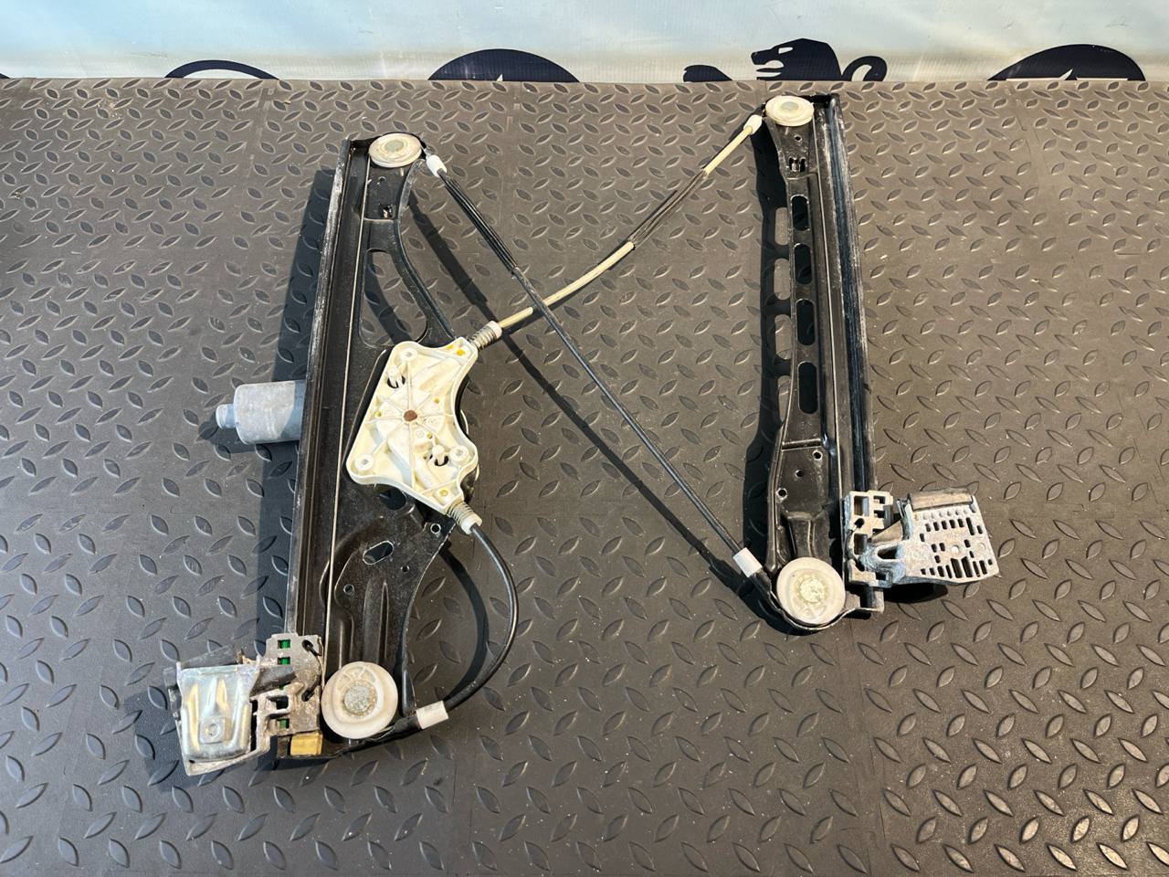 Стеклоподъемник передний левый Mercedes E/W211 2002-2009