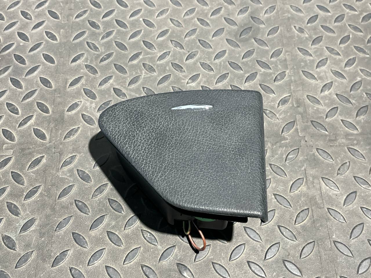 Пепельница левая Mercedes E/W211 2002-2009