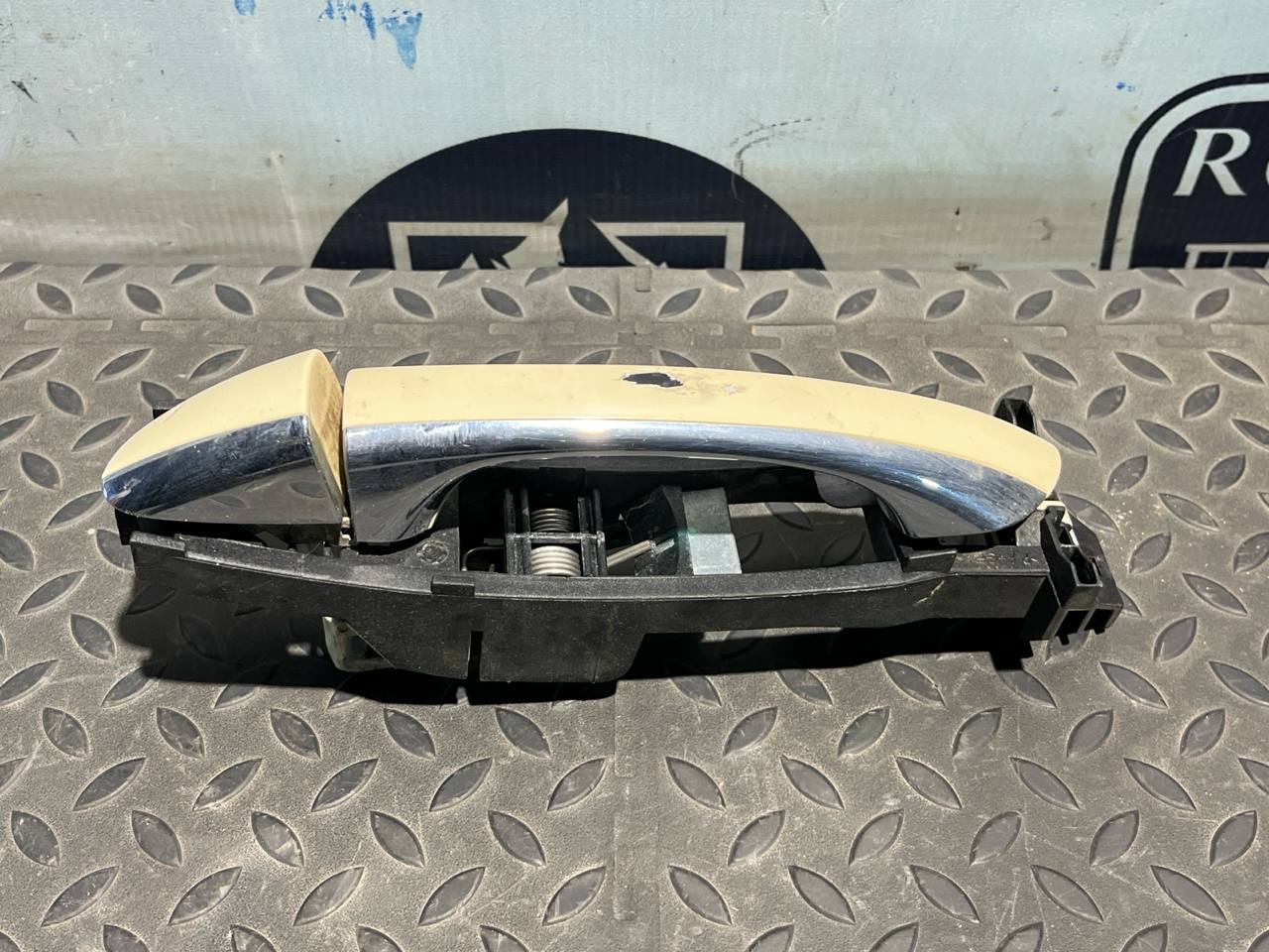 Ручка двери задняя левая Mercedes E/W211 2002-2009