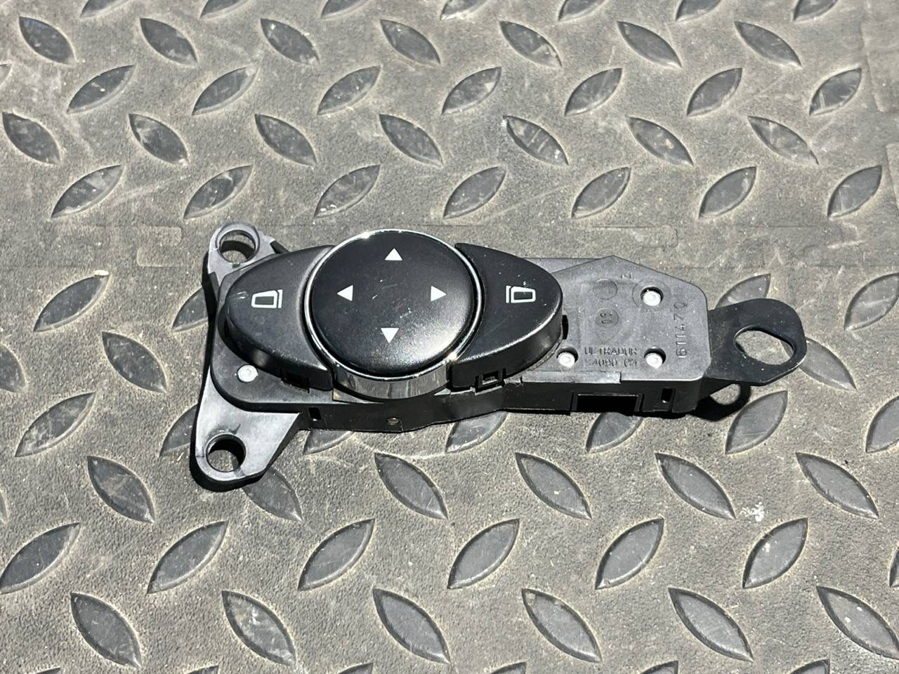 Переключатель регулировки зеркала Mercedes E/W211 2002-2009