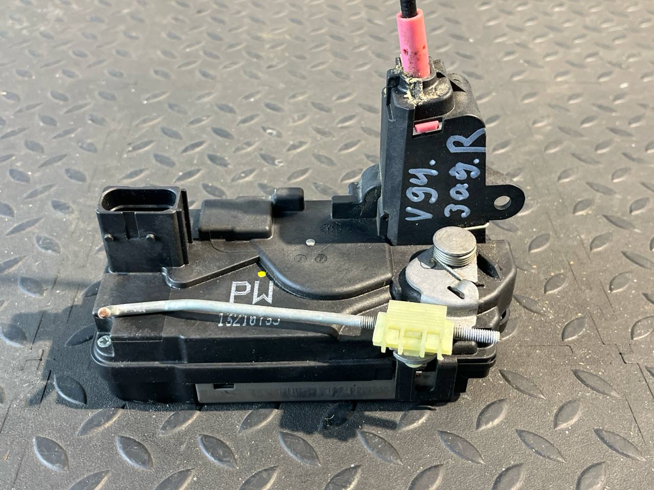 Замок двери задний правый Opel Astra/H 2004-2014