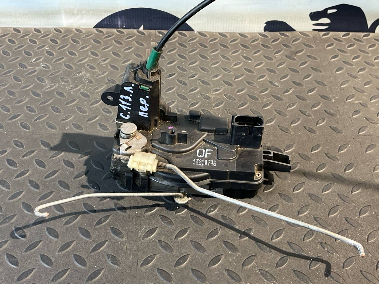 Замок двери передний левый Opel Astra/H 2004-2014