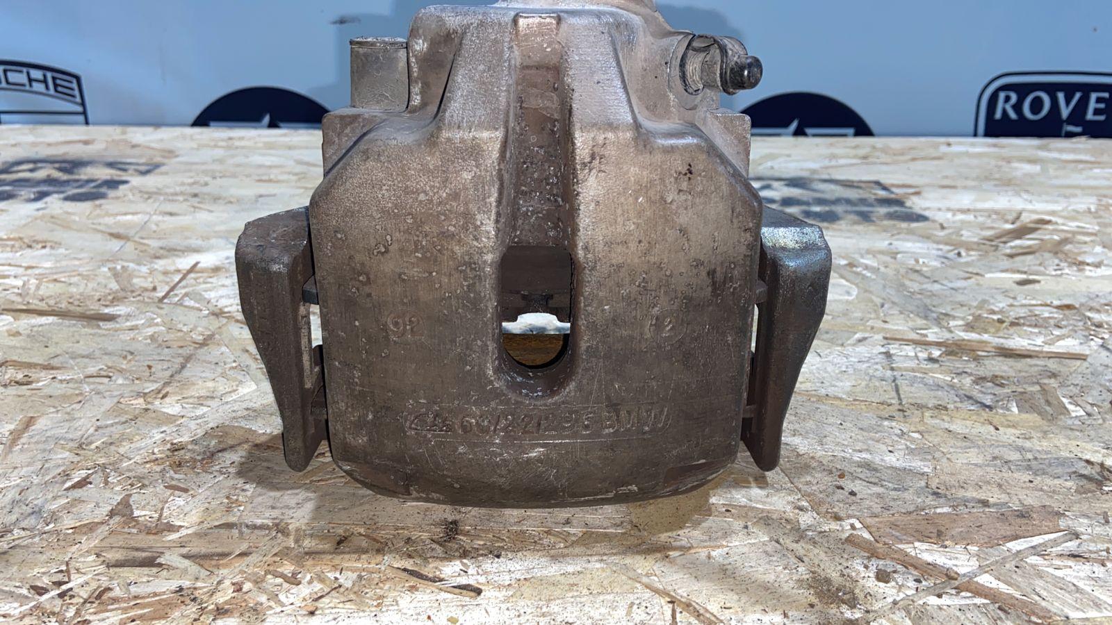 Суппорт передний правый BMW 5/E39 1995-2004