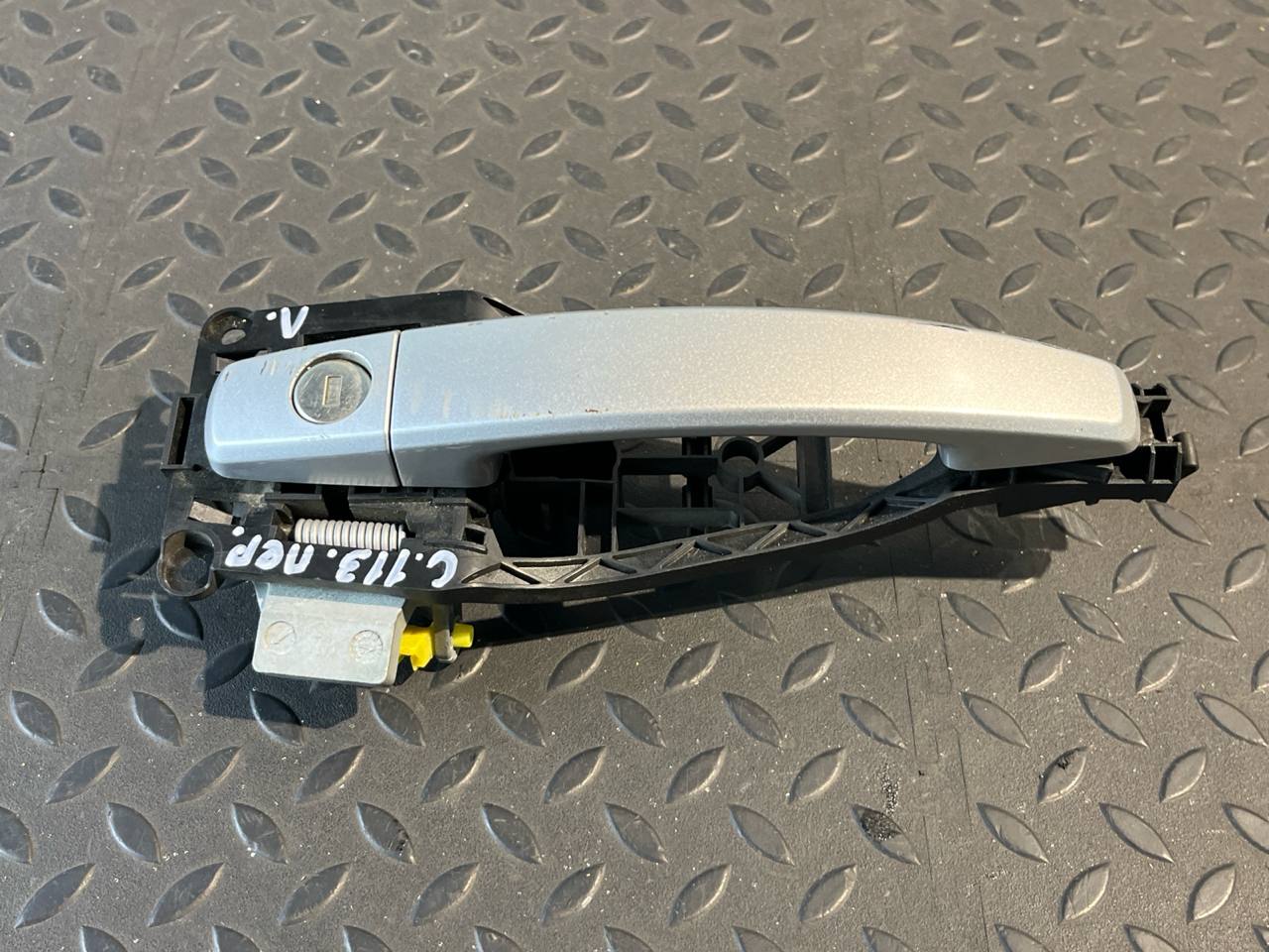 Ручка двери передняя левая Opel Astra/H 2004-2014