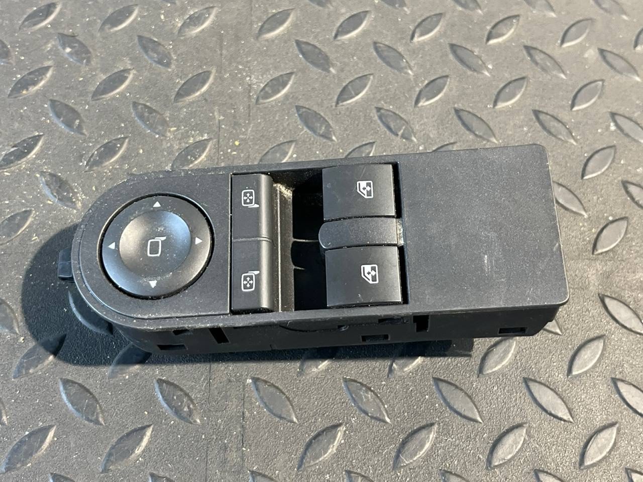 Блок управления стеклоподъемниками Opel Astra/H 2004-2014