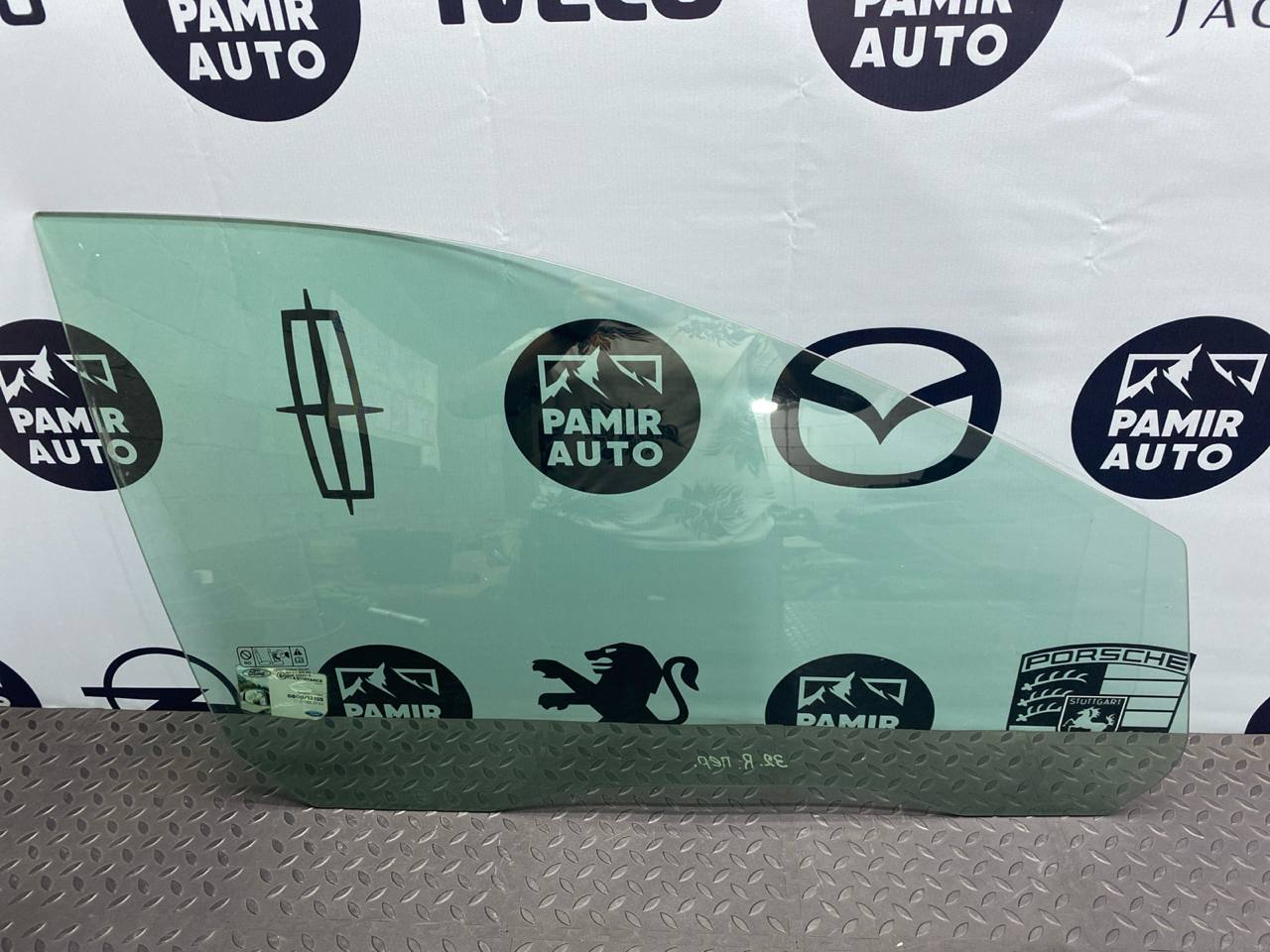 Стекло двери переднее правое Ford Focus/2 2004-2011