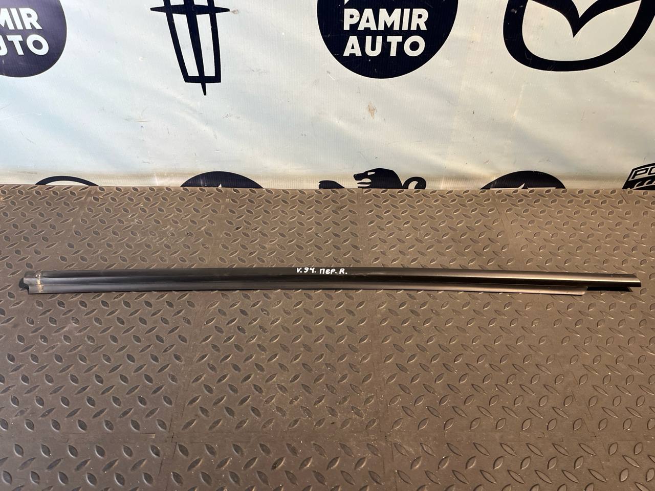 Уплотнитель двери передний правый Opel Astra/H 2004-2014