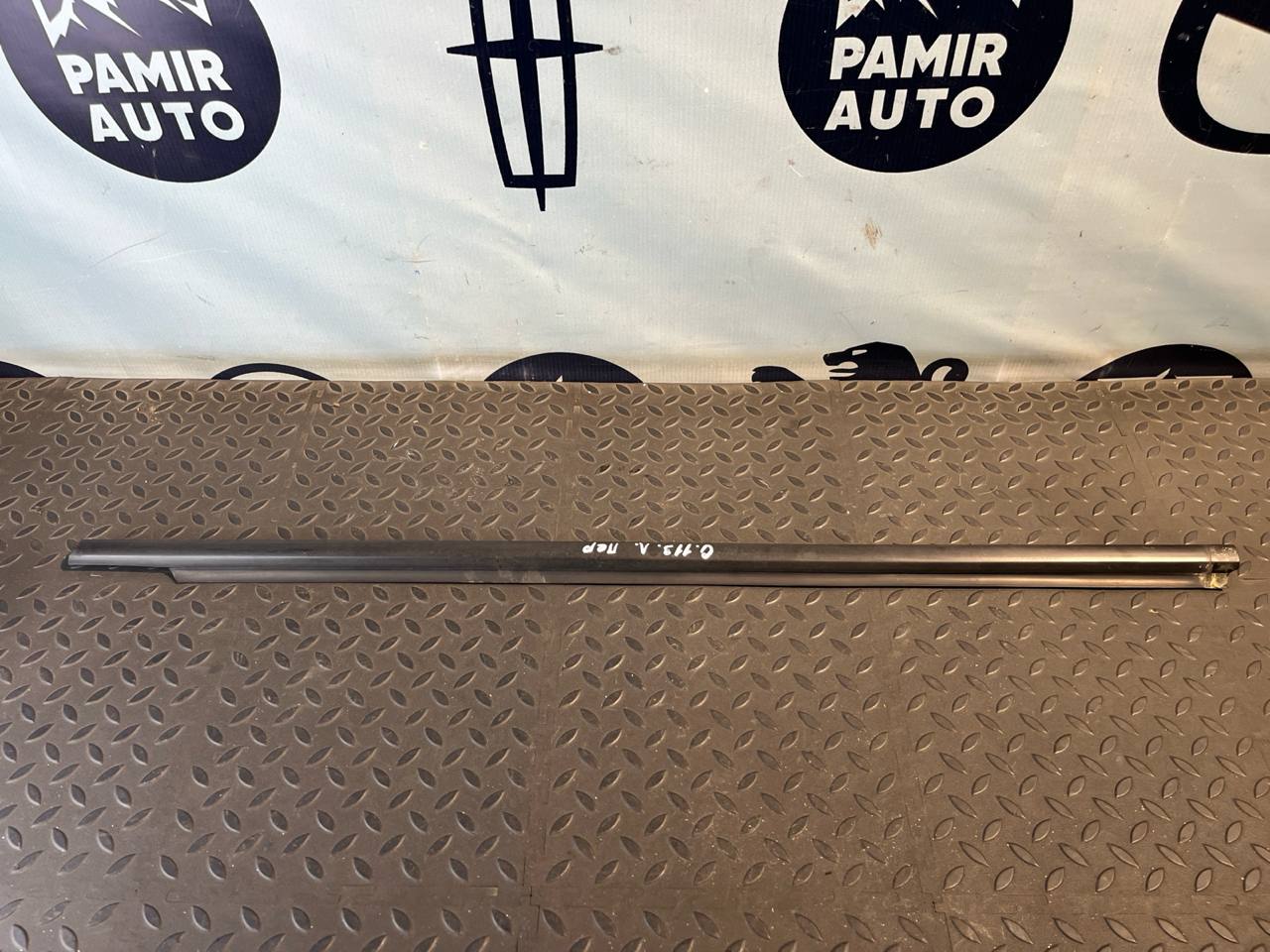 Уплотнитель двери передний левый Opel Astra/H 2004-2014