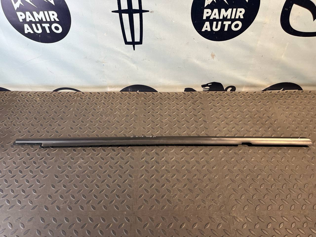 Уплотнитель двери задний правый Opel Astra/H 2004-2014