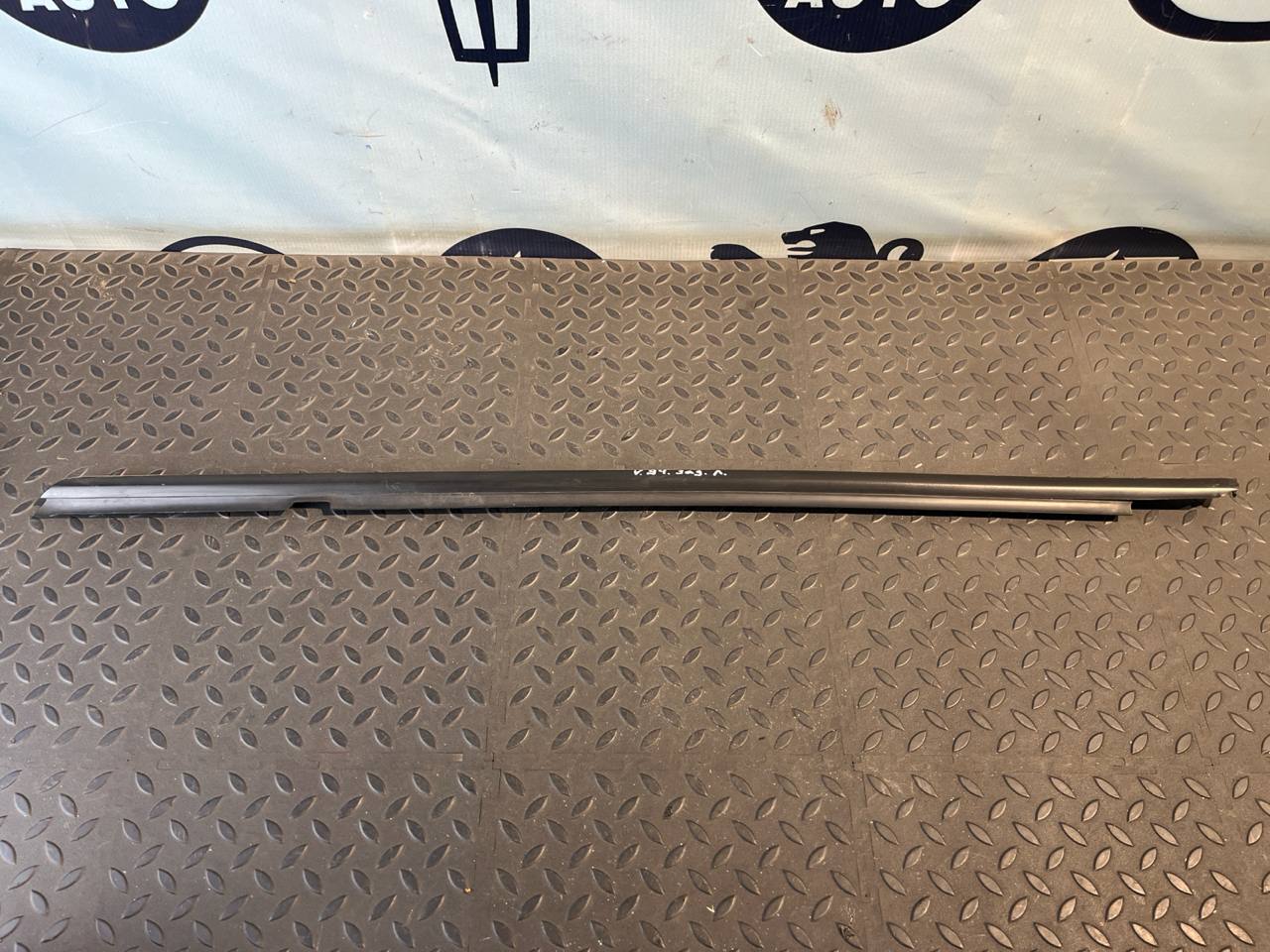 Уплотнитель двери задний левый Opel Astra/H 2004-2014