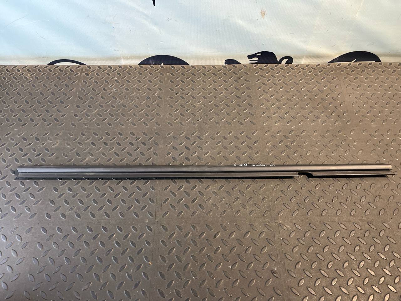 Уплотнитель двери задний Opel Astra/H 2004-2014