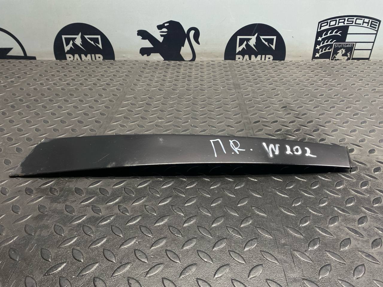 Накладка двери передняя правая Mercedes C/W202 1993-2001