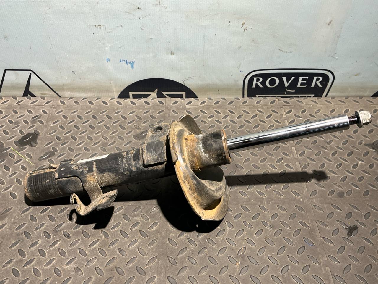 Амортизатор передний левый Ford Focus/2 2004-2011