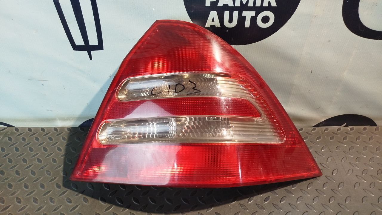 Фонарь задний правый Mercedes C/W203 2000-2008
