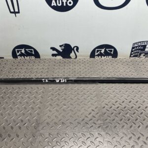 Уплотнитель двери задний правый Mercedes C/W202 1993-2001