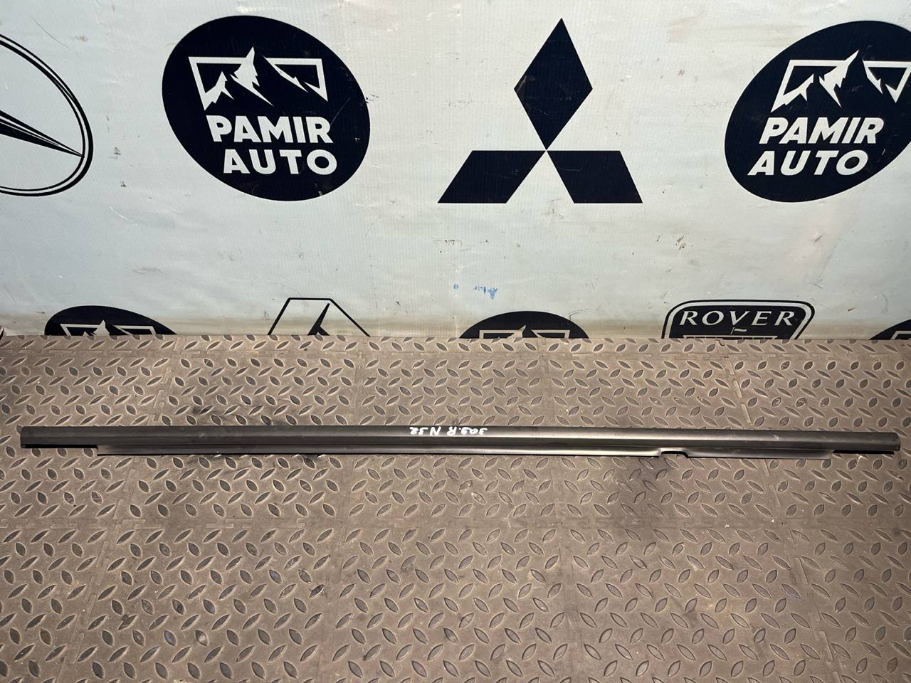 Уплотнитель двери задний левый Opel Zafira/B 2005-2014