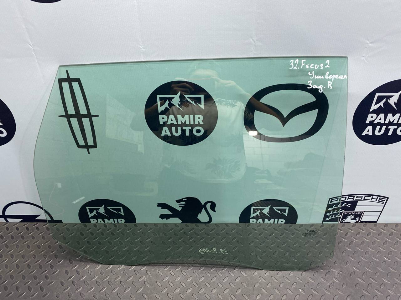 Стекло двери заднее правое Ford Focus/2 2004-2011