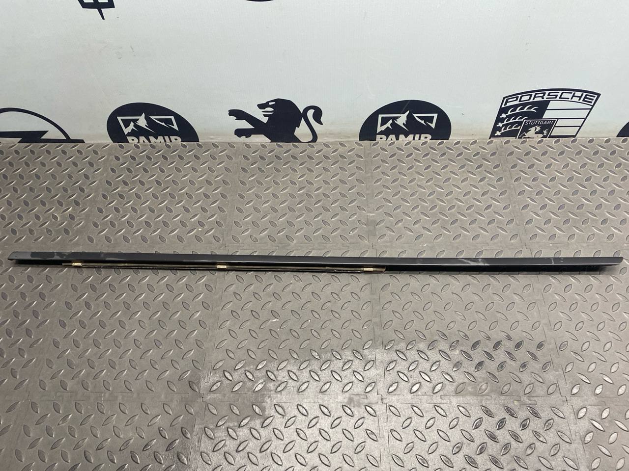 Уплотнитель двери задний левый Mercedes C/W202 1993-2001