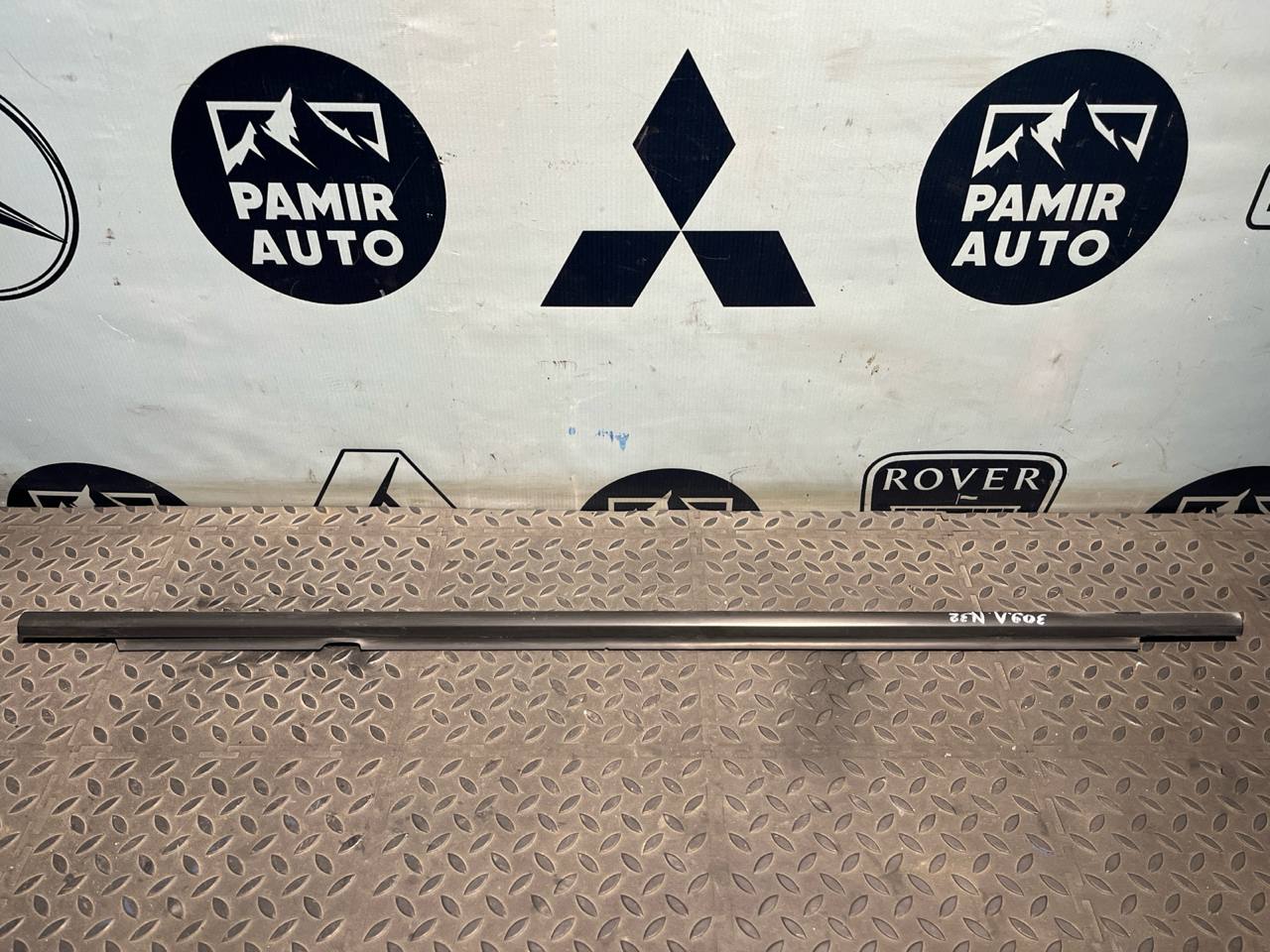 Уплотнитель двери задний правый Opel Zafira/B 2005-2014