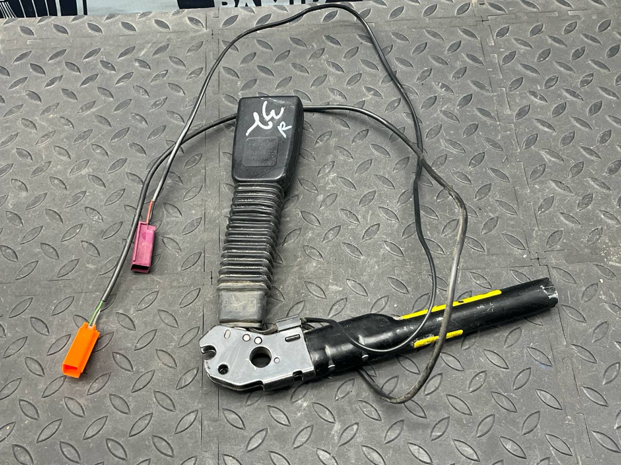 Ответная часть ремня безопасности передняя правая Focus/2 2004-2011