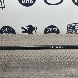 Уплотнитель двери передний левый Mercedes C/W202 1993-2001