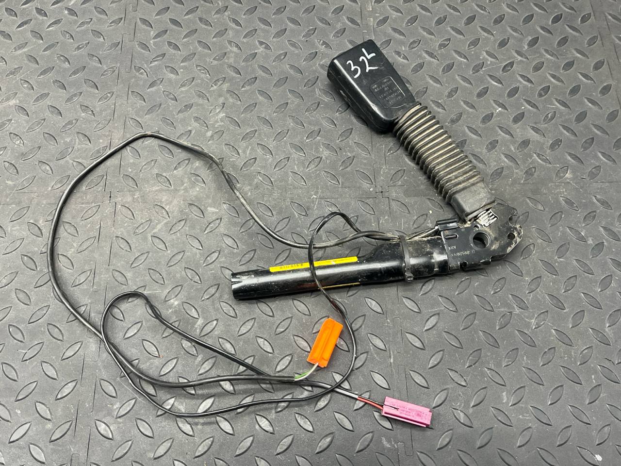 Ответная часть ремня безопасности передняя левая Focus/2 2004-2011