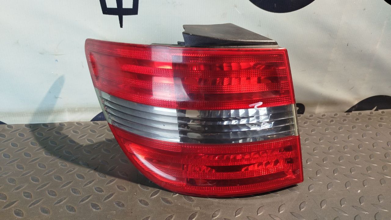 Фонарь задний наружный левый Mercedes B/W245 2005-2011