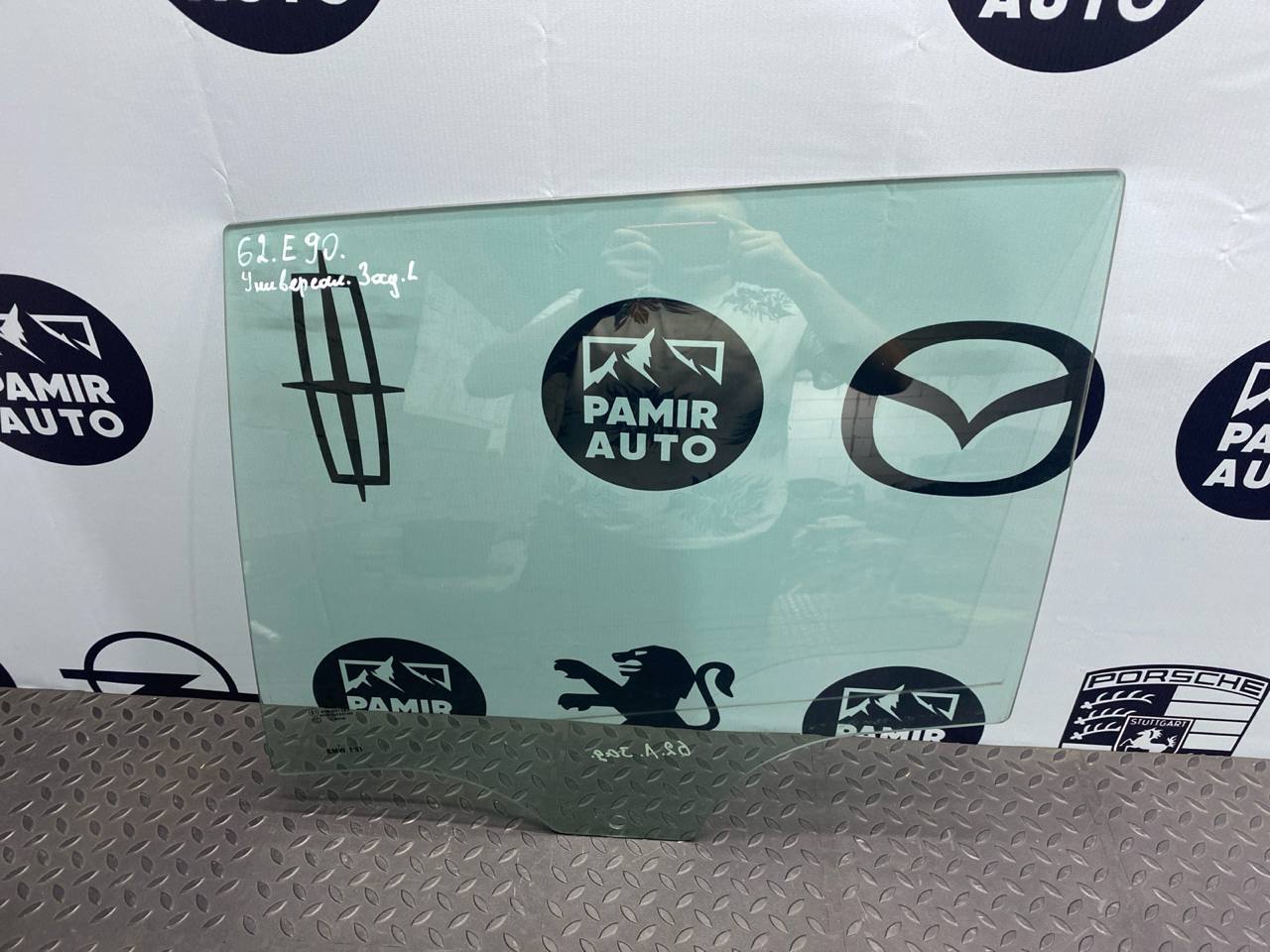 Стекло двери заднее левое BMW 3/E90 2004-2013