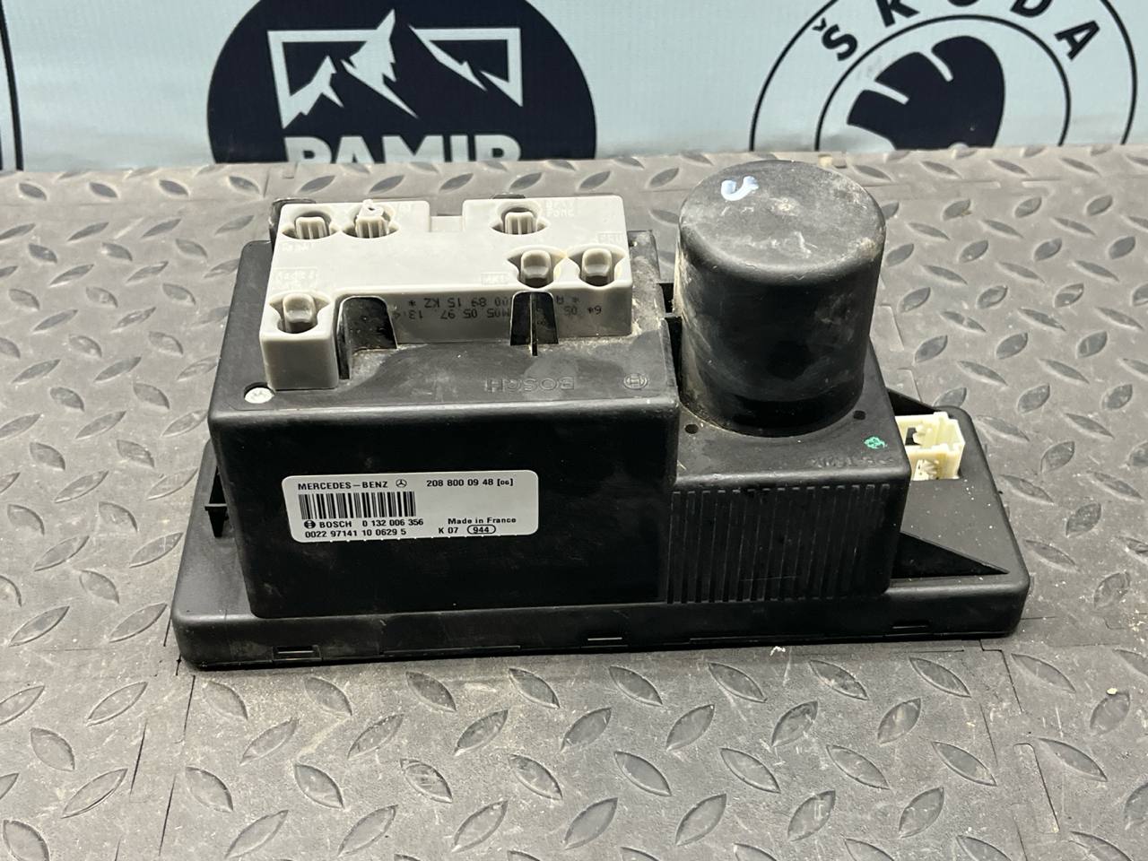 Компрессор центрального замка Mercedes C/W202 1993-2001